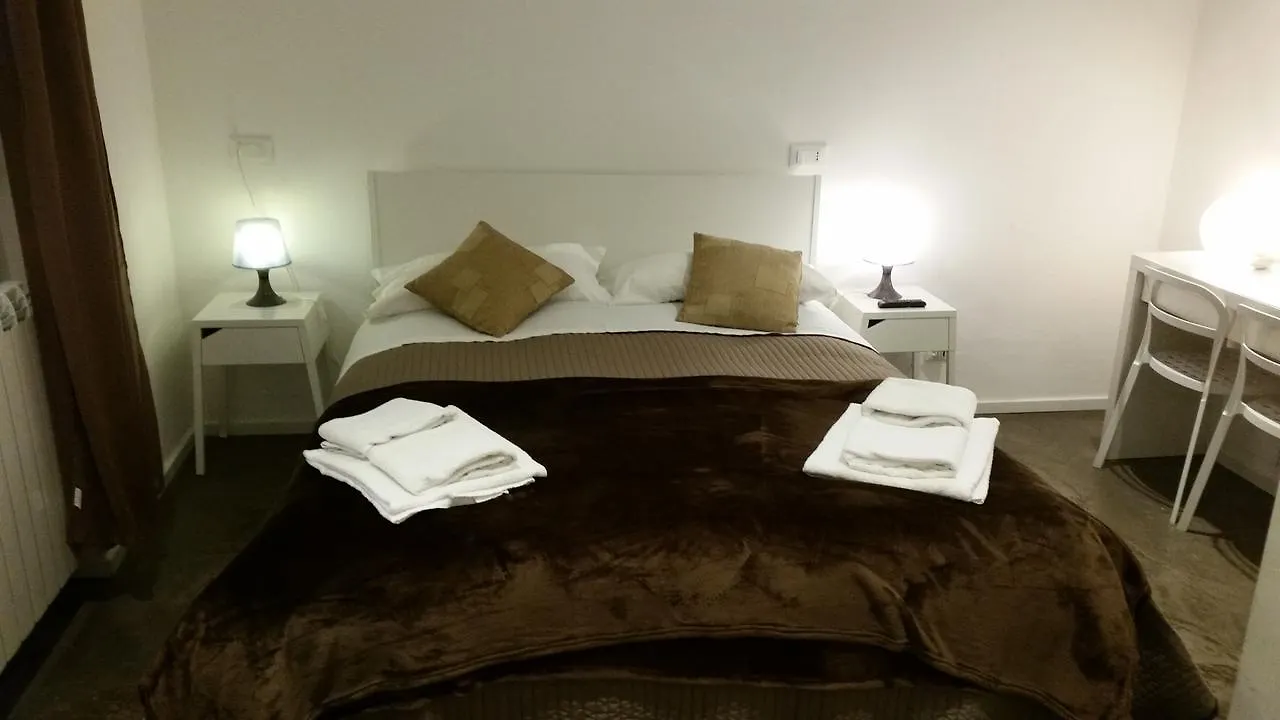 Palermo Rooms 2*,  Italy